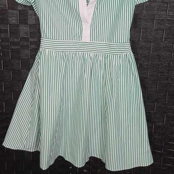 Chic and stylish English Factory dress size small, perfect for any occasion. - Picture 2 of 4
